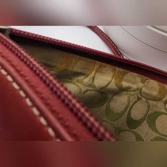 Vintage Coach Erikson Coin Purse in maroon red leather. - Picture 7 of 10